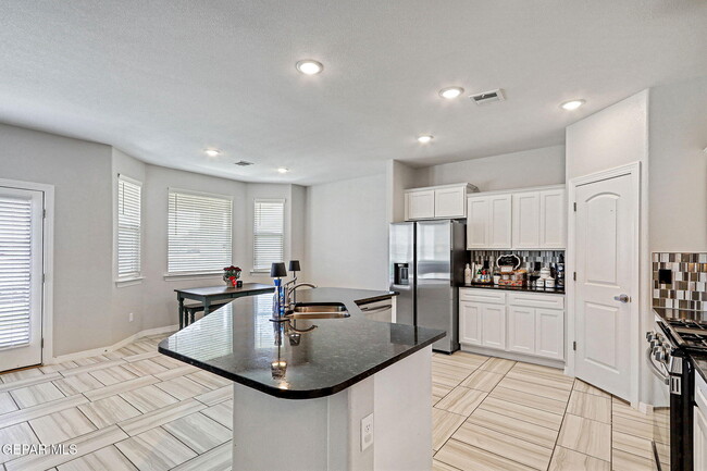 Building Photo - 2832 Mike Price Dr