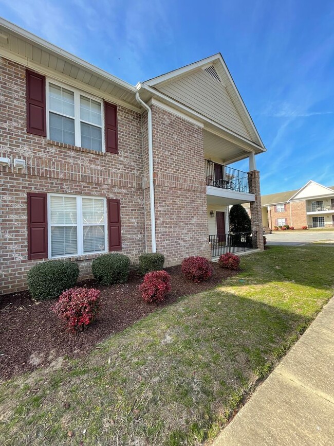 Building Photo - 1761 Renwick Dr
