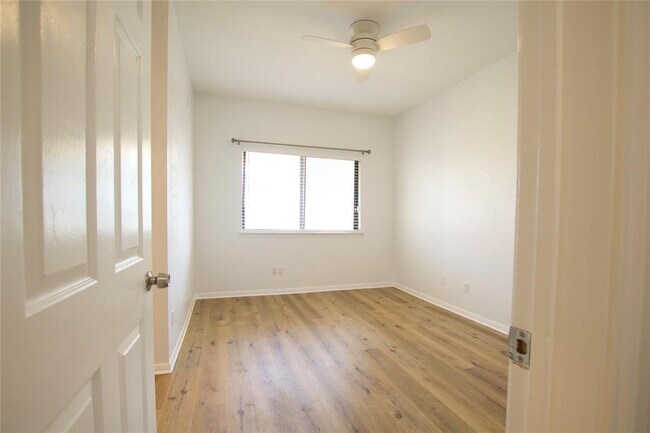 Building Photo - 3840 Far W Blvd