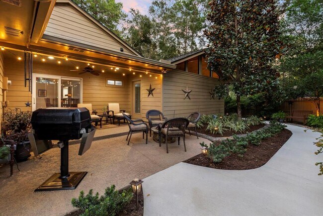 Building Photo - 21 Riverbank Dr