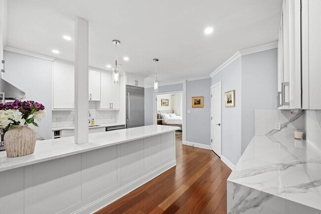 Building Photo - 65 E India Row