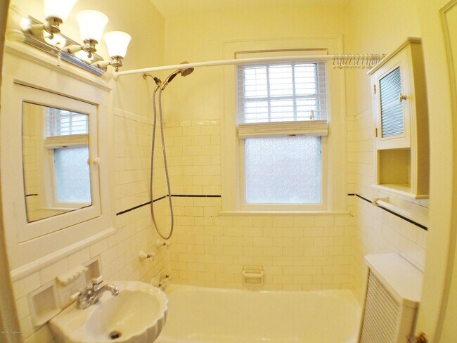 Building Photo - Beautiful 1BR condo in the Highlands- unit cannot be viewed until 5/28/2026