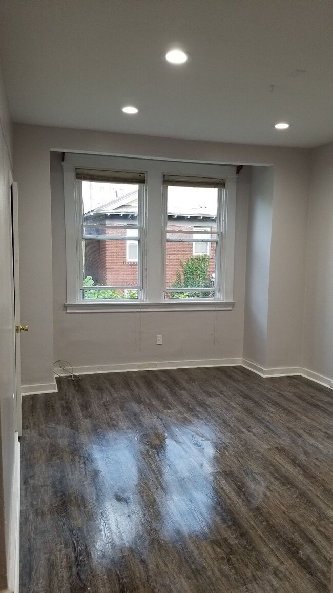 Building Photo - 2360 Pittock St