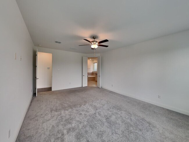 Building Photo - LIVING IN LUXURY! ½ off the first full month’s rent with move-in on or before 11/30/2025.