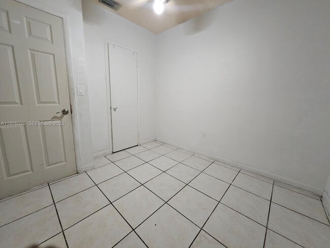 Building Photo - 19601 NE Miami Ct