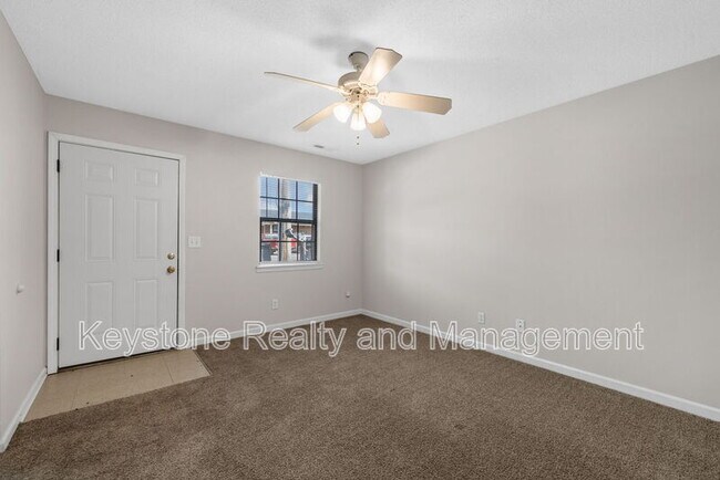 Building Photo - 1375 Thompsonville Ln