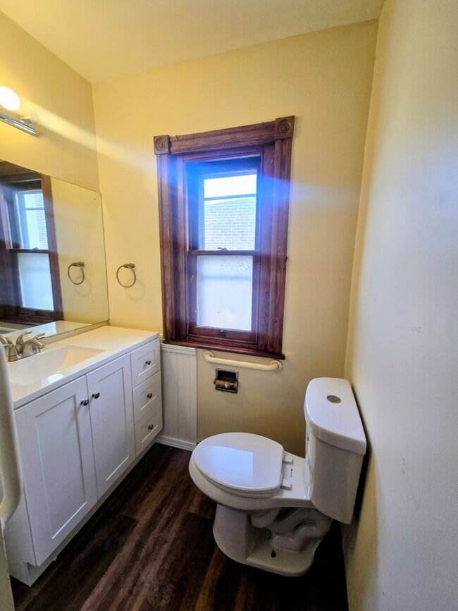 Building Photo - 916 Washington St