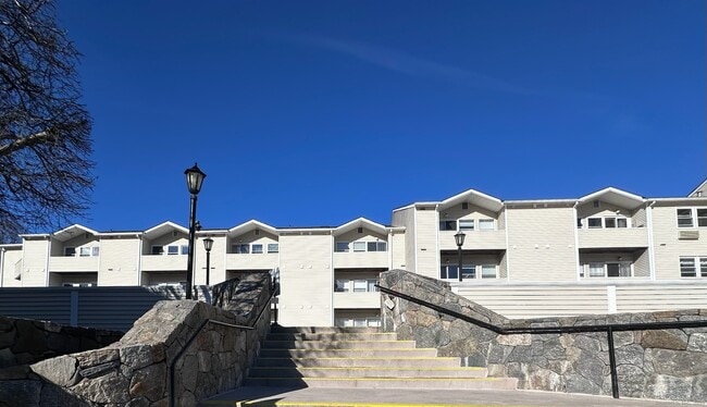 Building Photo - 163 South St