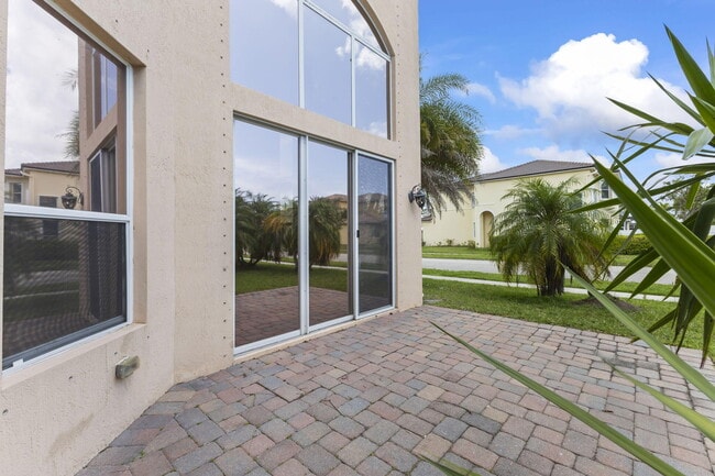 Building Photo - 5556 Spanish River Rd
