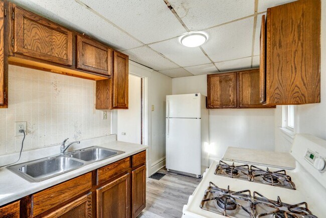 Building Photo - 485 Allyn St