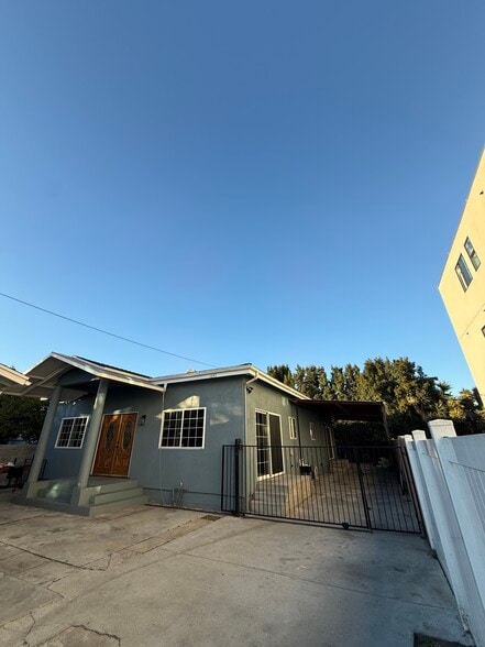 Building Photo - 1645 W 36th Pl