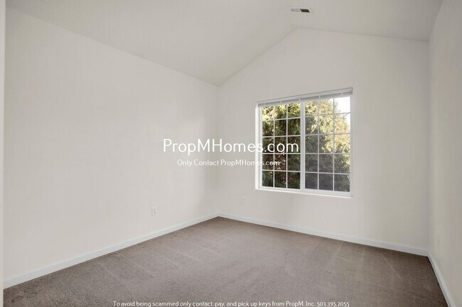 Building Photo - Cozy Three Bedroom Home in SE - New Photos!