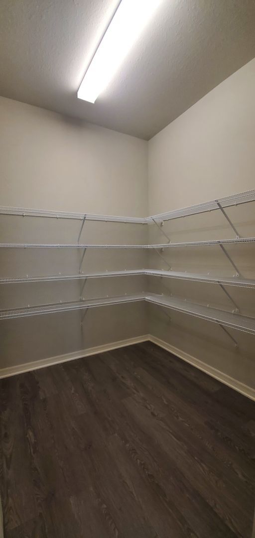 Building Photo - 4-Bedroom, 2.5-Bathroom in Winter Haven