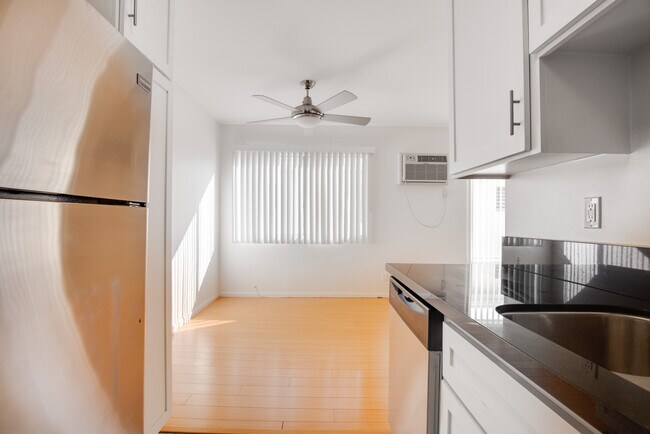 Building Photo - 11666 Mayfield Ave