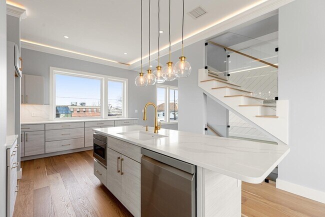 Building Photo - 308 Newton St