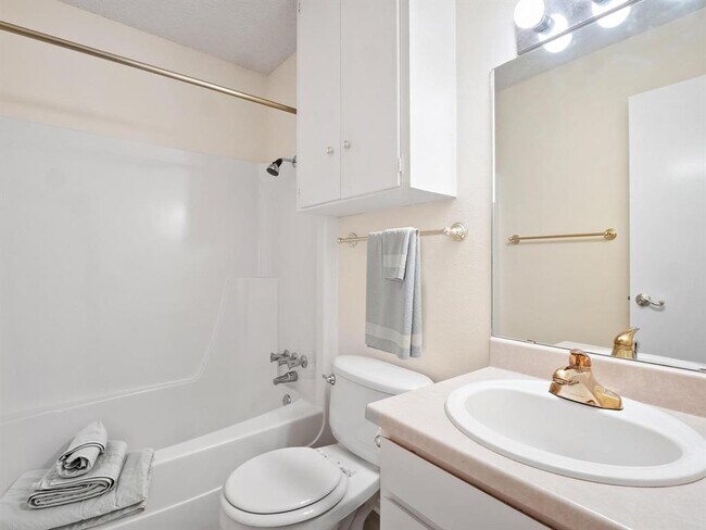 Building Photo - 3513 Westchester Ave