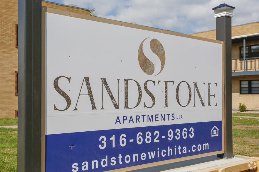 Primary Photo - Sandstone Apartments