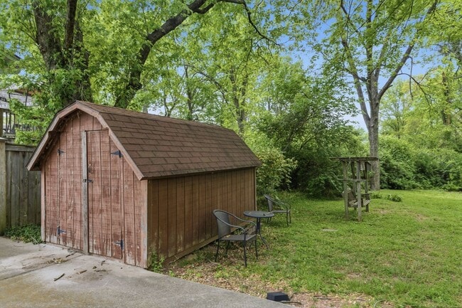 Building Photo - Crieve Hall Duplex