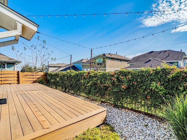 Building Photo - 2215 Capulet St