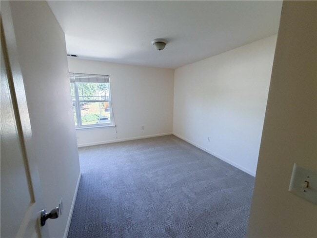 Building Photo - 216 Parc View Ln
