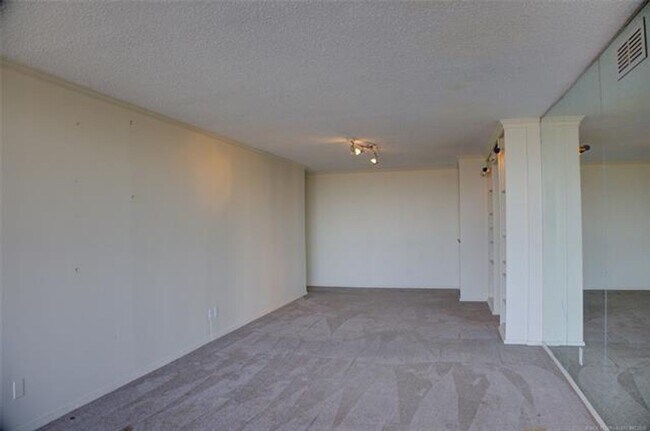 Building Photo - Adorable 2 bed 2 bath in historic Liberty Tower