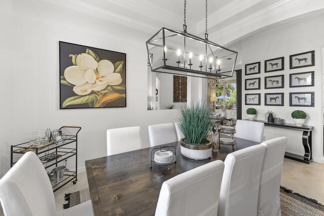 Building Photo - 15385 Meadow Wood Dr