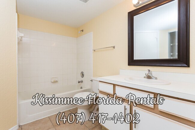 Building Photo - Beautiful third floor unit with 2 bedrooms...