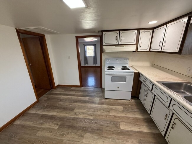 Building Photo - 320 Carter Ave