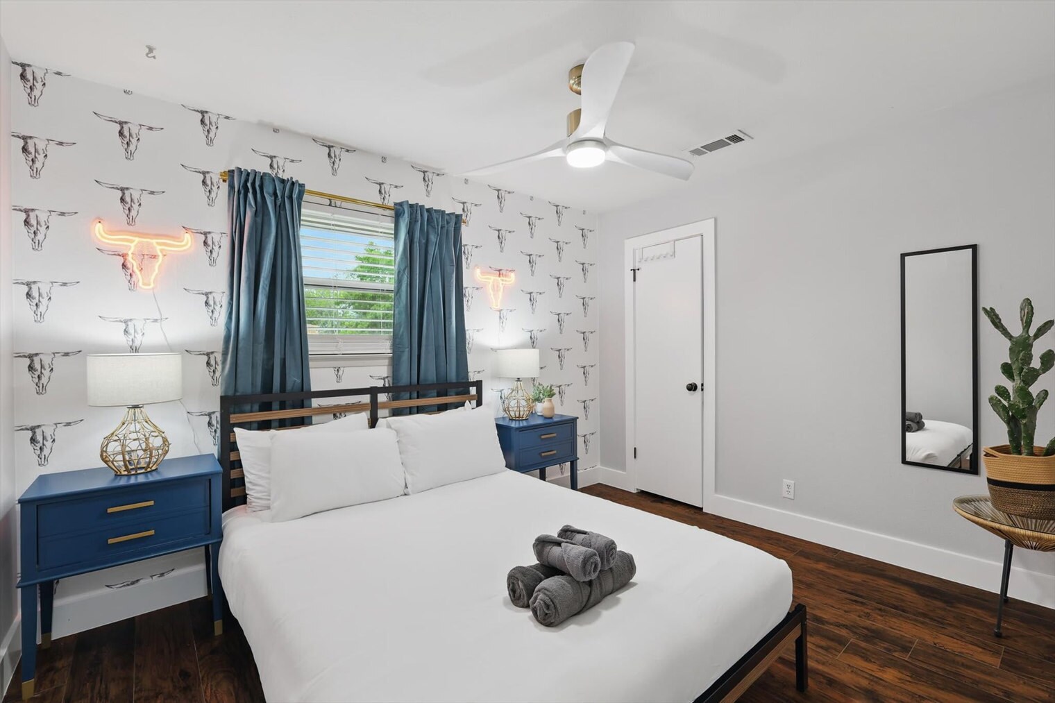 Building Photo - 6333 Tosca Dr