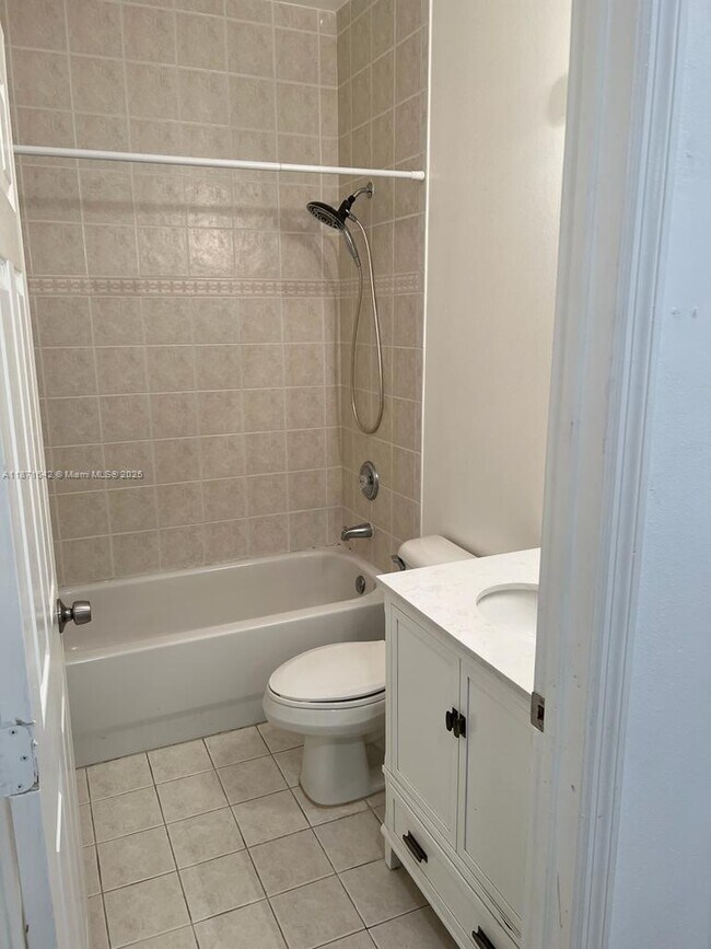Building Photo - 4949 N Harbor Isles Dr