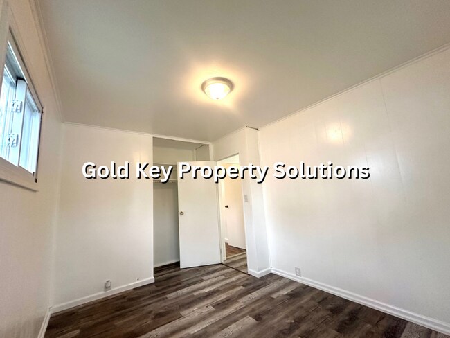 Building Photo - 3 Bed 1 Bath Home For Rent! (NO SECTION 8)