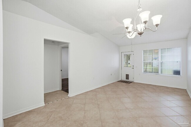 Building Photo - 2527 Trailwood Dr