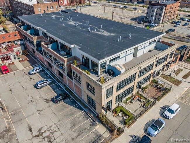 Building Photo - 460 W Canfield St