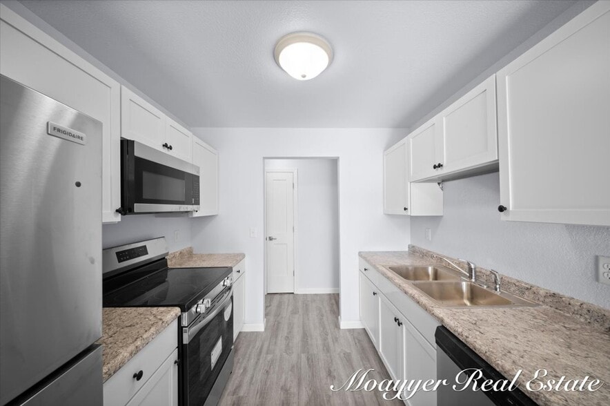 Building Photo - 1041 Abbey Ct