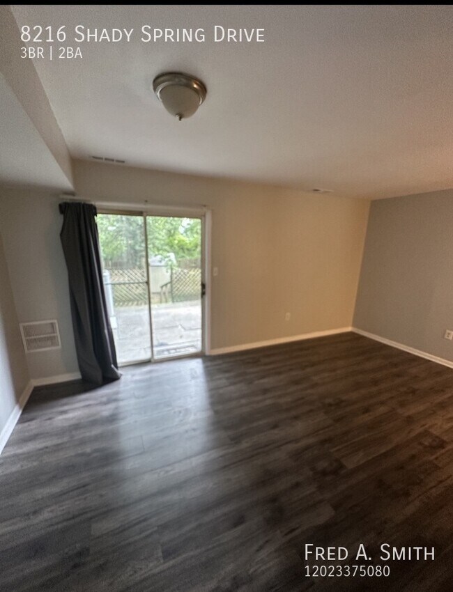 Building Photo - 8216 Shady Spring Dr