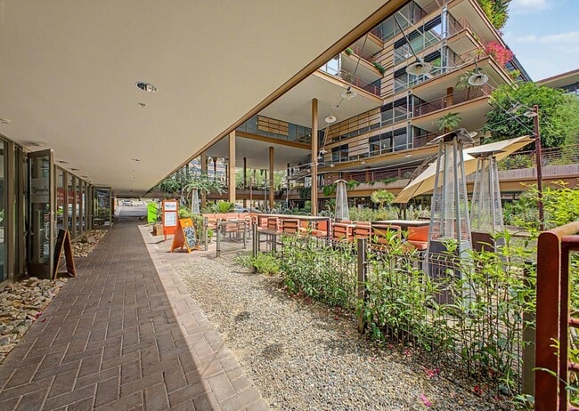 Building Photo - 7147 E Rancho Vista Dr