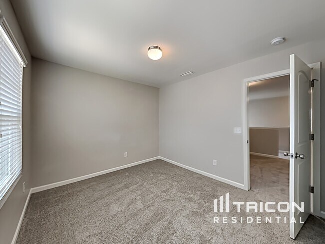 Building Photo - 845 Alta Wy