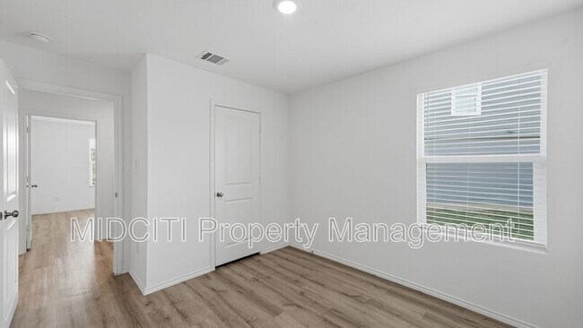 Building Photo - 466 Fairy Duster Dr
