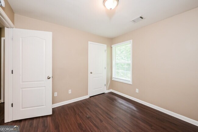 Building Photo - 6593 Grand Hickory Dr