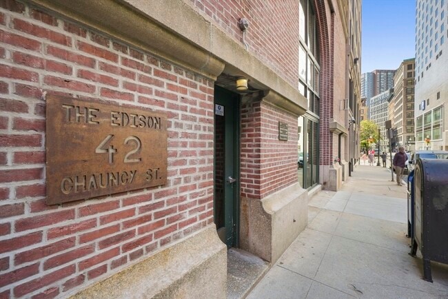 Building Photo - 42 Chauncy St