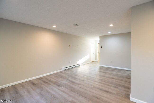 Building Photo - 450 Closter Rd
