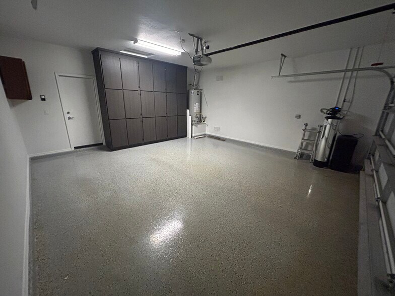 Building Photo - 10765 W Avenida del Rey