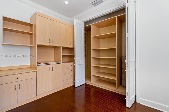 Building Photo - 5701 SW 85th St