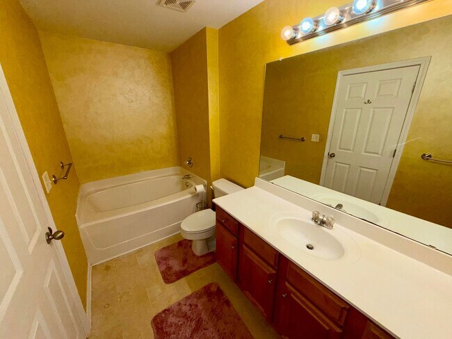 Building Photo - Wow! Check out this charming 3 bedroom 2.5 bathroom townhome in Newnan!