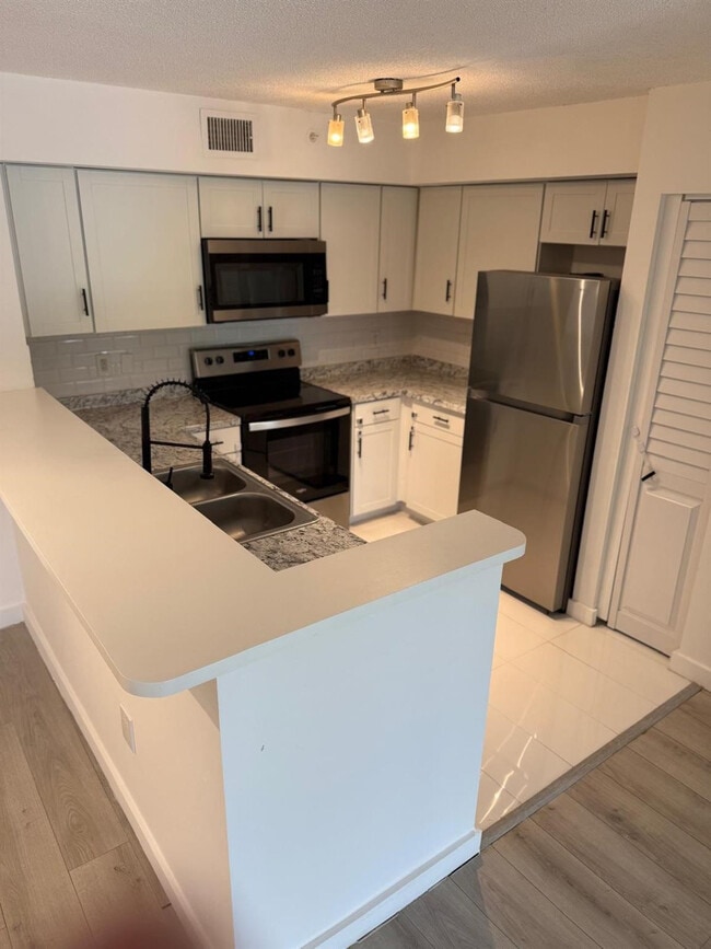 Building Photo - 4828 State Rd