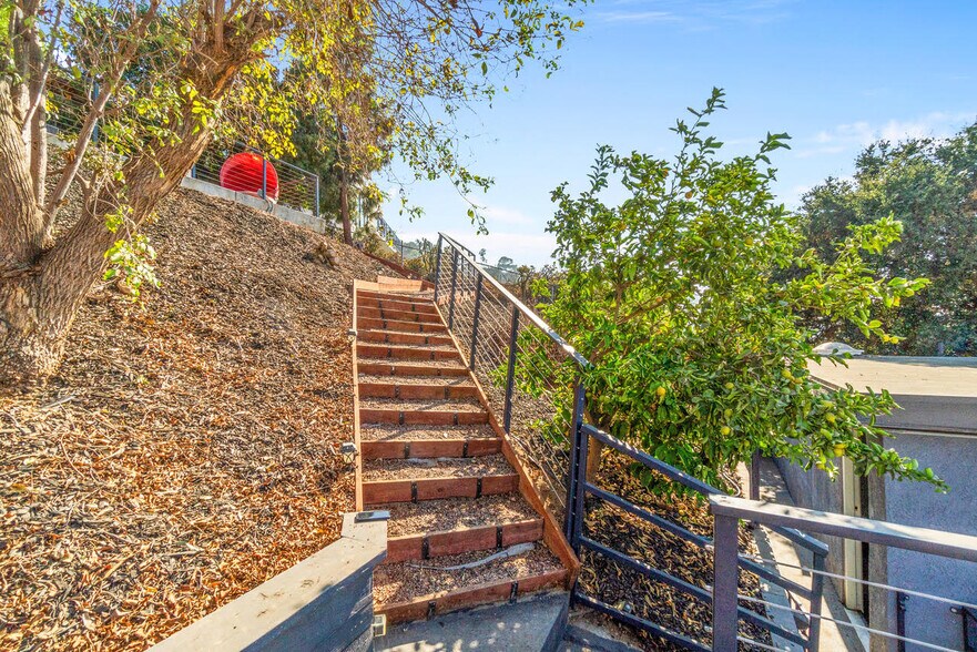 Building Photo - 2414 N Alvarado St