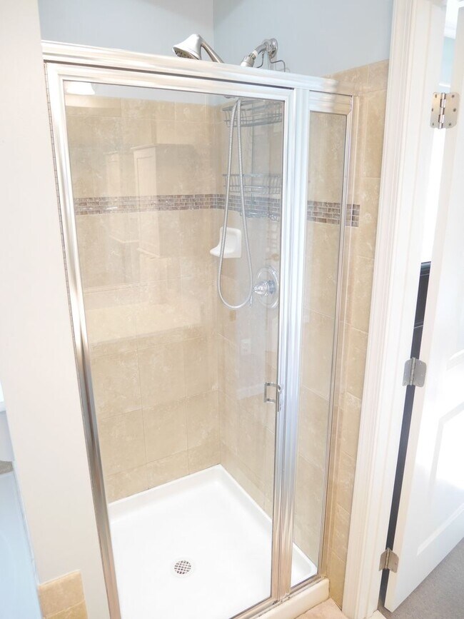 Building Photo - Modern 5-Bedroom Home in Easton – Offered Furnished or Unfurnished