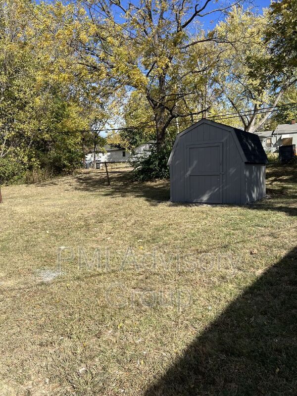 Building Photo - 2618 SE Adams St