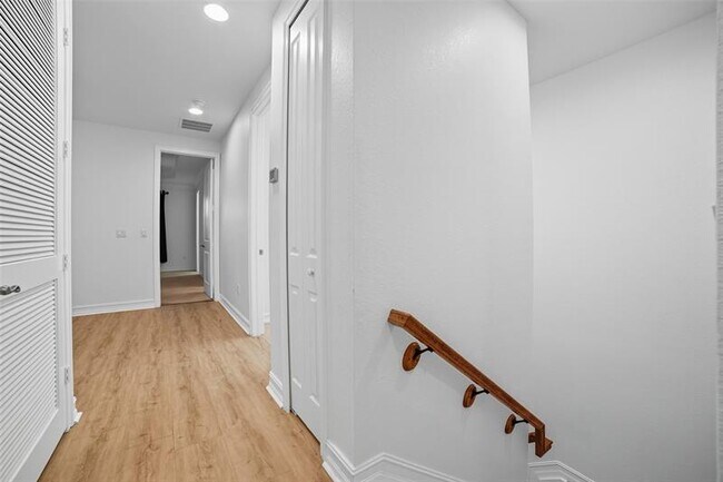 Building Photo - 13011 Riverwalk Cir N