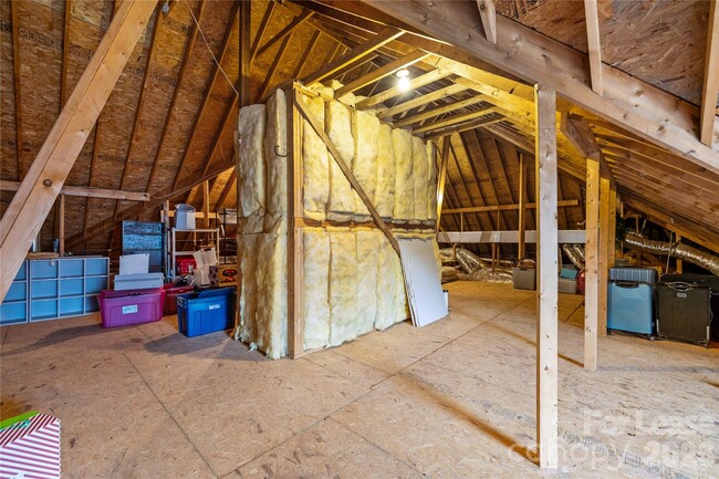 Building Photo - 1009 Honors Ct